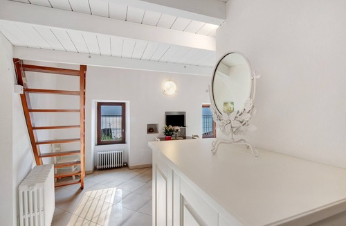 Marone House | Holiday Home 'Casa Tua Alla Torre' with Lake View, Wi-Fi and Air Conditioning