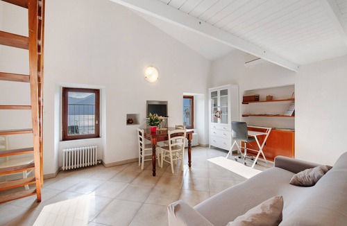Marone House | Holiday Home 'Casa Tua Alla Torre' with Lake View, Wi-Fi and Air Conditioning