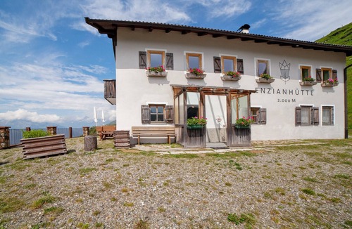 San Leonardo in Passiria House | Holiday Home "Enzianhütte" with Mountain Views, 3 Balconies & Shared Terrace