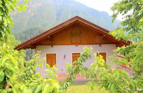 Caldes House | Holiday Home in Caldes near Ski Lift