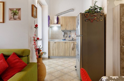 Caronno Pertusella House | Holiday Home 'Dimora Chiaretta' with Balcony, Wi-Fi and Air Conditioning