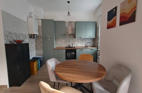 Cuasso Al Monte House | Holiday Home 'Montivivi Ferienwohnung Nahe See' with Mountain View, Private Terrace and Wi-Fi