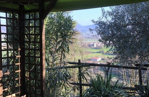 Albettone House | Holiday Home 'Rustico del Vigneto' with Mountain View, Garden & Wi-Fi