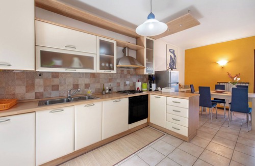Sulzano House | Holiday Home 'Villa Turchese' with Lake View, Private Pool and Wi-Fi