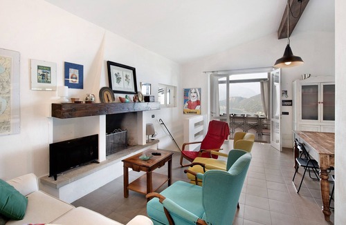 Sulzano House | Holiday Home 'Villa Valeriana' with Fantastic View over Lago D'Iseo