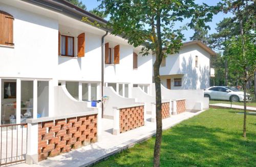 Bibione Lido del Sole House | Holiday Home Villaggio Delfino-1 by Interhome
