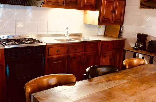Albettone House | Holiday Home 'Villino San Silvestro' with Mountain View, Garden & Wi-Fi