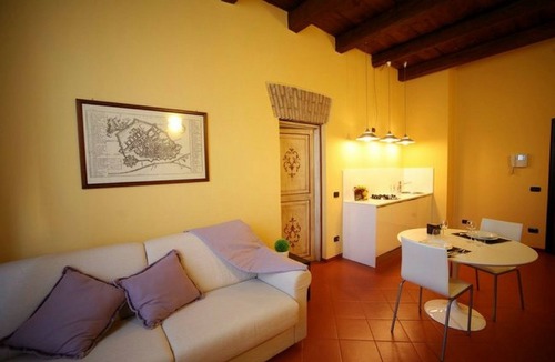 Ferrara Historic Centre Apartment | Holiday house with 4 beds and 2 bathrooms in the centre 50 m from the castle
