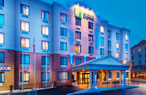 Travis - Chelsea Hotel | Holiday Inn Express Staten Island West, an Ihg Hotel