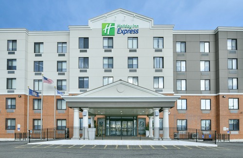 Travis - Chelsea Hotel | Holiday Inn Express Staten Island West, an Ihg Hotel