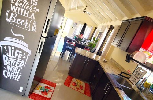 Spring Village House | Home away from Home 2-bedroom house with WiFi and AC in welcoming Old Harbour