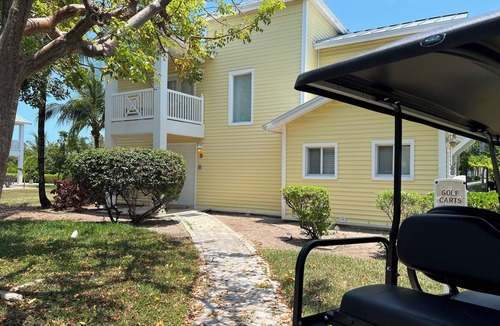 Alice Town House | Home in Bailey Town, Bimini Bay- North Bimini Optional Golf Cart and 43' Slip
