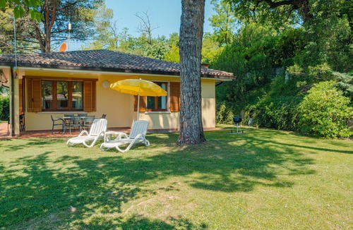 Costermano House | Home-Pool view-Private Bathroom-Apartment-lago di garda giardino