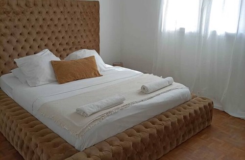 Villeneuve-le-Roi Apartment | Homerez - Beautiful appartement for 8 ppl. with terrace at Villeneuve-le-Roi