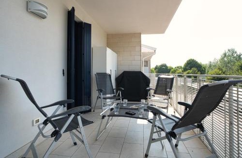 Eraclea Mare Apartment | Host in Italy - Oasi moderna con piscina a due passi dal mare