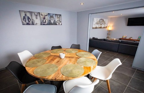Villeneuve-le-Roi Hotel | Hotel ∙ 8 guests