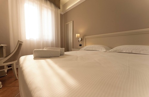 Castelfranco Emilia Hotel | Hotel Aquila