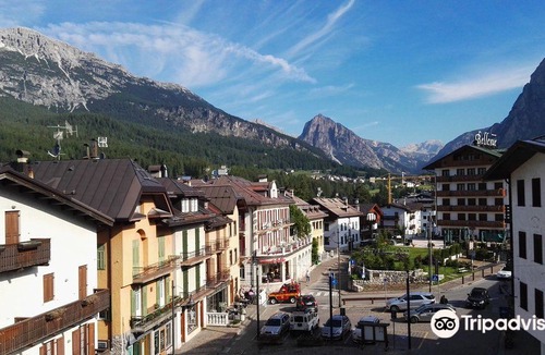 Cortina d'Ampezzo Historic Centre Hotel | Hotel Aquila