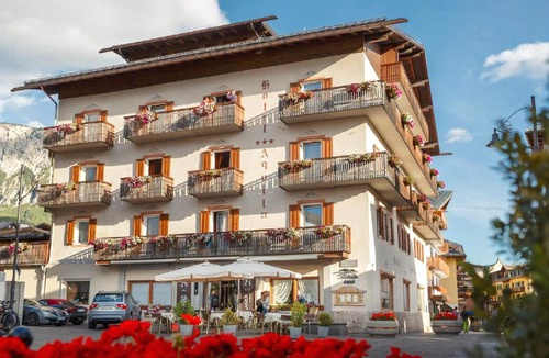 Cortina d'Ampezzo Historic Centre Hotel | Hotel Aquila