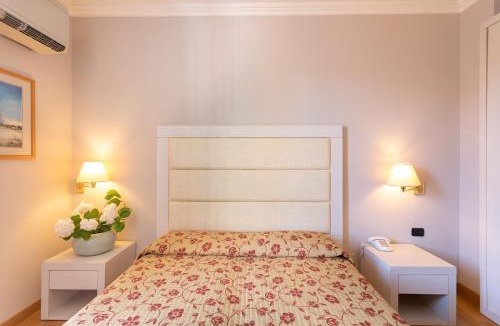 Angera Hotel | Hotel Dei Tigli