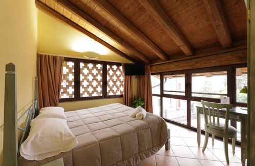 Albate Hotel | HOTEL LOCANDA DELL'OCA BIANCA