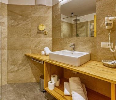 Villabassa Hotel | Hotel Rose