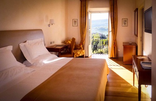 Varano Borghi Hotel | Hotel Villa Borghi