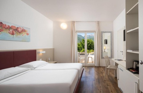 Torbole sul Garda Hotel | Hotel Villa Claudia