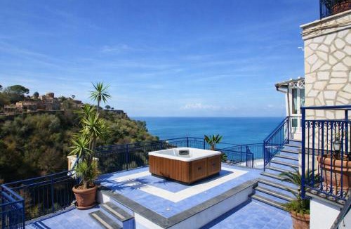 Vico Equense Hotel | Hotiday Vico Equense