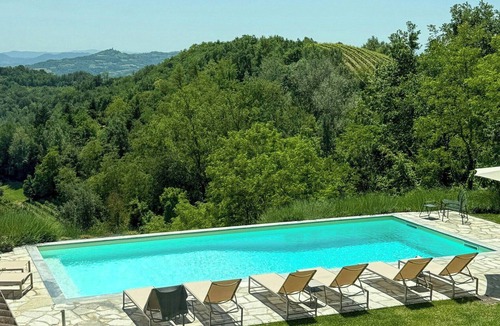 Montabone House | House with sweeping vineyard views in Piedmont