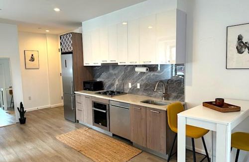 Little Italy Apartment | Huge Modern 2 bedroom in Little Italy