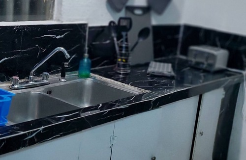 Molynes Gardens House | Hughenden couples/fam retreat, 3 brs w/AC, TVs, up to 8 guests, WiFi, AC, Ppkng,