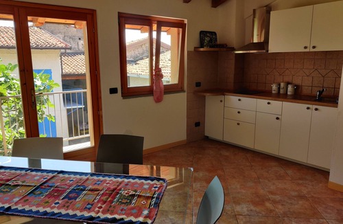 Solto Collina Apartment | "Il Gelsomino" apartment in fabulous village