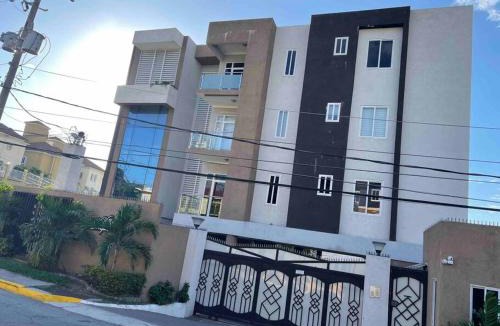 Barbican Apartment | Immaculate 1 bedroom-Liguanea