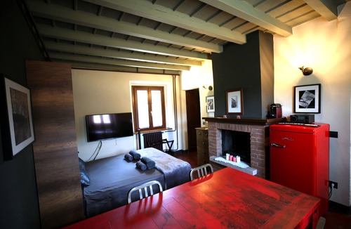 Canova Cottage | In a historic park, close to Lake Como and Milan.