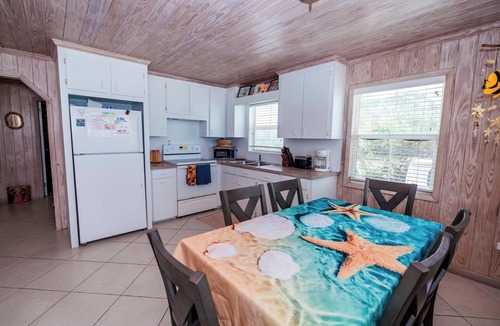 Spanish Wells Cottage | Included with Rentals. Kayaks,Paddle Boards,BBQ Grill,Hammocks & Bikes
