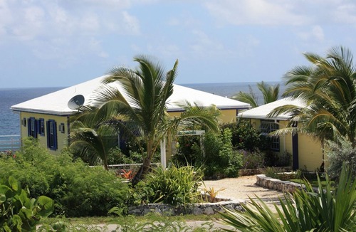 Rainbow Bay Cottage | Indigo Seas- Panoramic Ocean View, Secluded Cottage