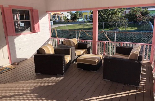 Spanish Wells House | Island Beach cottage, 4 bedroom 3 & 1/2 Bath 2 Minute walk to the Beach