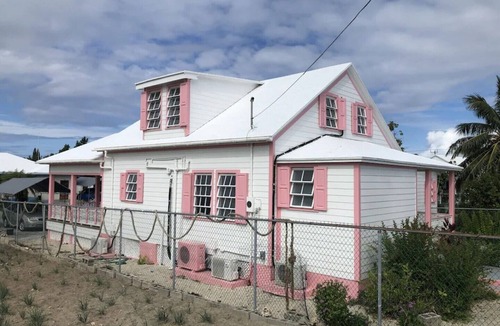 Spanish Wells House | Island Beach cottage, 4 bedroom 3 & 1/2 Bath 2 Minute walk to the Beach