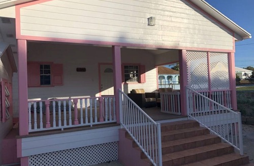 Spanish Wells House | Island Beach cottage, 4 bedroom 3 & 1/2 Bath 2 Minute walk to the Beach