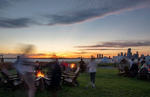 Manhattan Cabin | Island Glamping with Skyline and Lady Liberty View