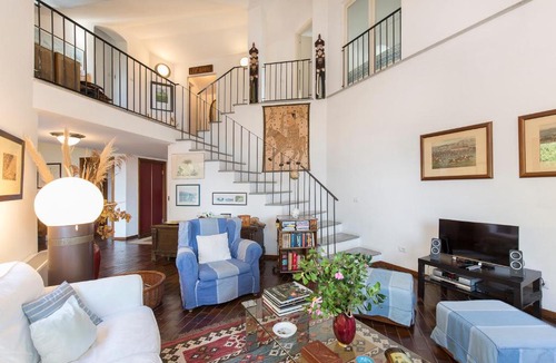 Ispra Villa | Ispra Villa Sleeps 8 WiFi