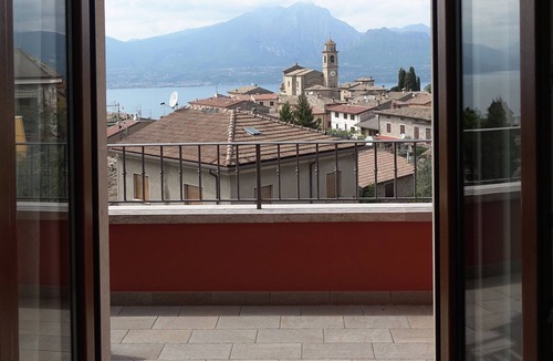 Albisano Apartment | Casa Giuditta, Nuovo e Indipendente Appartamento con Meravigliosa Vista Lago