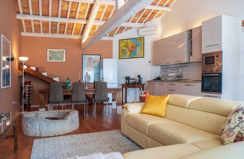 Cavarzere Apartment | TULIP Luxury Apt in Villa, Patio, Pool, Hot Jacuzzi, A/C, WiFi, Gym, Sauna