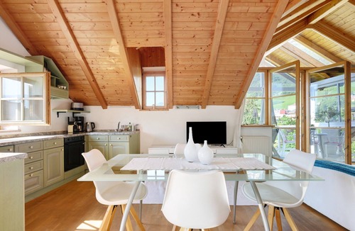 Tramin Apartment | Apartment 'Sonnenresidence Alpenhof Dolce Vita' with Mountain View, Balcony and Wi-Fi