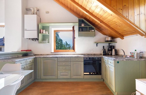 Tramin Apartment | Apartment 'Sonnenresidence Alpenhof Dolce Vita' with Mountain View, Balcony and Wi-Fi