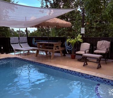 Snow Hill Apartment | Izzy Room - Ferdie's Place