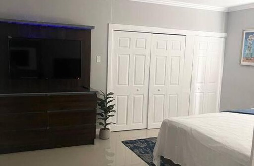 Molynes Gardens Apartment | JoJo’s Stay- Cozy 1BR w/Pool and Breathtaking View