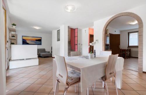 Bolognano-Vignole Villa | Katzemburg 9999