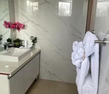Eden Gardens Apartment | Kensington Gates-Oasis